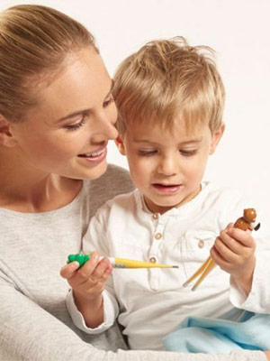 Pestrý sortiment pro péči o děti s dětskými motivy, které motivují děti při inhalaci nebo měření teploty.